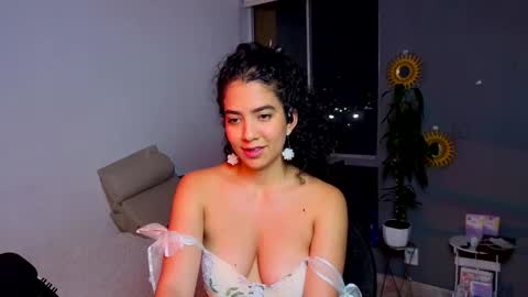 Snapshot of maithe_perroni chatting on 02/06/26, 12:26 Lauu online show from 02/06/26, 12:26