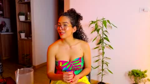 Snapshot of maithe_perroni chatting on 03/30/26, 11:28 Lauu online show from 03/30/26, 11:28