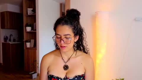Snapshot of maithe_perroni chatting on 04/10/26, 08:24 Lauu online show from 04/10/26, 08:24