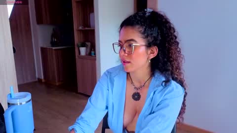 Snapshot of maithe_perroni chatting on 04/27/26, 09:57 Lauu online show from 04/27/26, 09:57