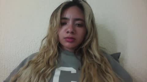 majo_gomezz online show from 12/19/25, 04:52