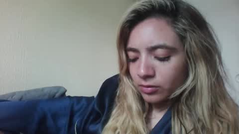 majo_gomezz online show from 12/19/25, 04:58