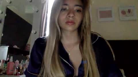 Snapshot of majo_gomezz chatting on 04/23/26, 10:23 majo_gomezz online show from 04/23/26, 10:23