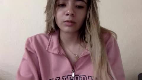 Snapshot of majo_gomezz chatting on 04/27/26, 03:04 majo_gomezz online show from 04/27/26, 03:04