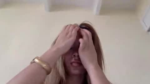 Snapshot of majo_gomezz chatting on 05/14/26, 07:20 majo_gomezz online show from 05/14/26, 07:20