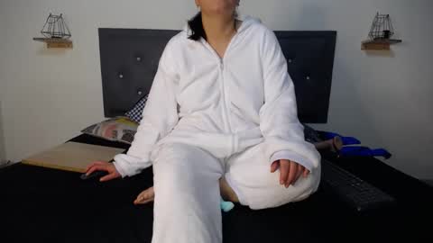 Snapshot of majo_leal_ chatting on 01/12/25, 01:37 majo online show from 01/12/25, 01:37