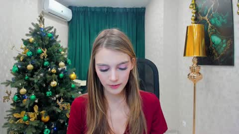 Chloe online show from 12/30/24, 03:36