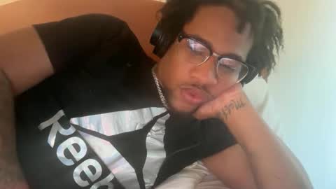 makemenutinmywifewhilewefuck online show from 04/25/26, 05:10