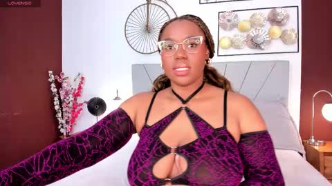 makena online show from 11/26/25, 04:24