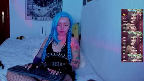 Snapshot of makii_33 chatting on 03/08/25, 10:34 ...  ... online show from 03/08/25, 10:34