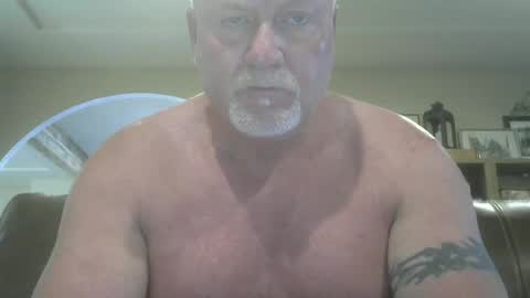 Snapshot of makinit0808 chatting on 06/17/26, 04:19 makinit0808 online show from 06/17/26, 04:19