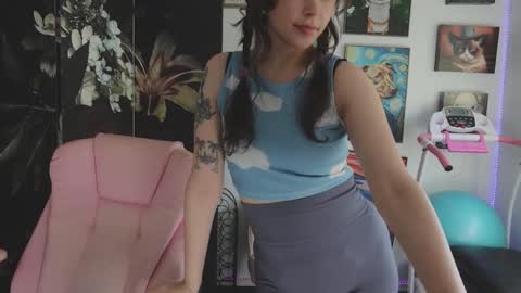 Snapshot of makiyahbelle2 chatting on 12/17/25, 06:08 MakiyahBelle online show from 12/17/25, 06:08