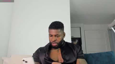 Snapshot of makonneen chatting on 05/24/26, 01:43 Makonnen online show from 05/24/26, 01:43