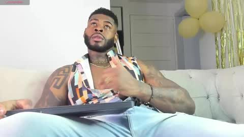 Snapshot of makonneen chatting on 05/27/26, 11:02 Makonnen online show from 05/27/26, 11:02