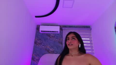 Snapshot of malaia_thompson_ chatting on 04/19/26, 06:10 malaia thompson online show from 04/19/26, 06:10