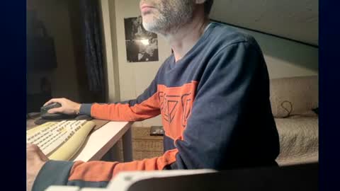 malebitch99999 online show from 12/16/25, 07:46