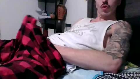 Snapshot of malemuscle11 chatting on 01/13/26, 03:17 Men online show from 01/13/26, 03:17