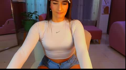 Snapshot of malen_fitnessmilf chatting on 10/11/25, 11:31 malen_fitnessmilf online show from 10/11/25, 11:31