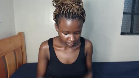 Snapshot of malia_latifa chatting on 02/28/26, 12:44 lati online show from 02/28/26, 12:44