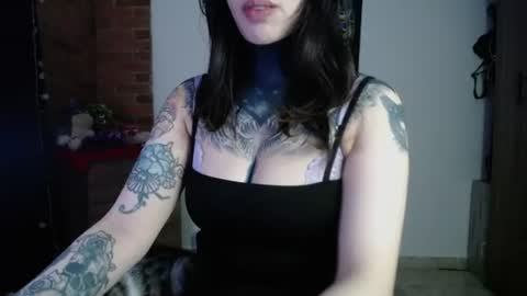 Snapshot of maliceinwonderland25 chatting on 06/18/26, 11:53 Alice Asylum online show from 06/18/26, 11:53
