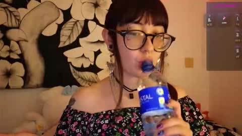 Snapshot of malicia_witch_ chatting on 02/10/26, 03:43 Mar Alicia Rosie v A L I C I A W I T C - Meg Cherie online show from 02/10/26, 03:43