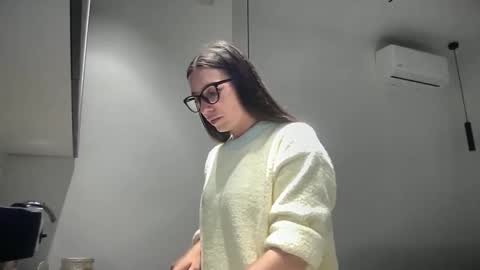 Snapshot of malina568708 chatting on 10/19/25, 01:12 malina568708 online show from 10/19/25, 01:12