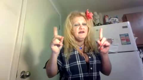 Snapshot of malinda702 chatting on 05/23/26, 11:31 malinda702 online show from 05/23/26, 11:31