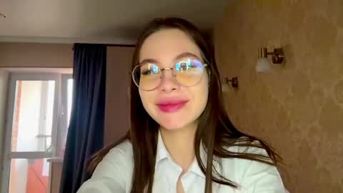 Phoebe online show from 06/03/26, 12:08