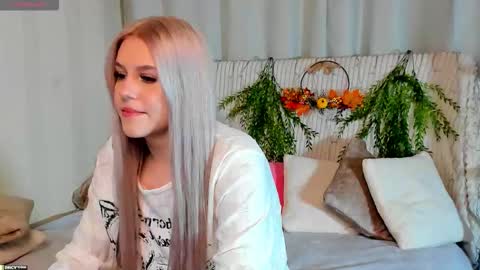 Snapshot of malisha_kiss chatting on 10/29/25, 09:22 Masha online show from 10/29/25, 09:22