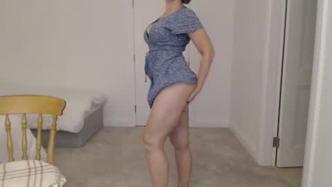 mallinia online show from 02/12/25, 07:56