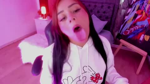 Snapshot of mallorie_owens chatting on 05/16/26, 05:23 Mallorie online show from 05/16/26, 05:23