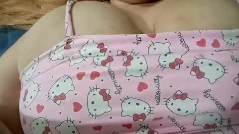 Snapshot of mally_cooperr chatting on 11/15/25, 06:55 Aleja zapata online show from 11/15/25, 06:55