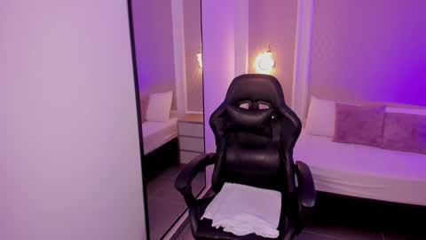 M A L U online show from 12/20/25, 02:29