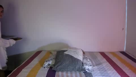 instagram  nueela   online show from 11/29/25, 08:56