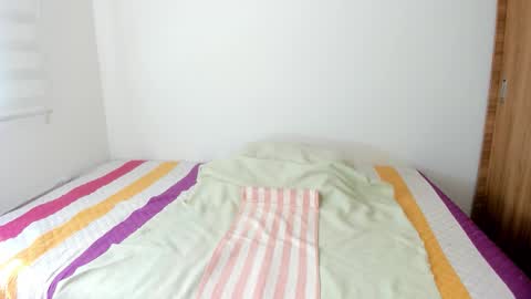 instagram  nueela   online show from 03/21/26, 07:06