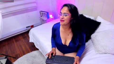 Milu online show from 04/11/26, 03:44