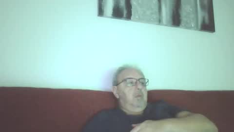Snapshot of mambow99 chatting on 03/02/25, 01:58 OLDMANFREE online show from 03/02/25, 01:58
