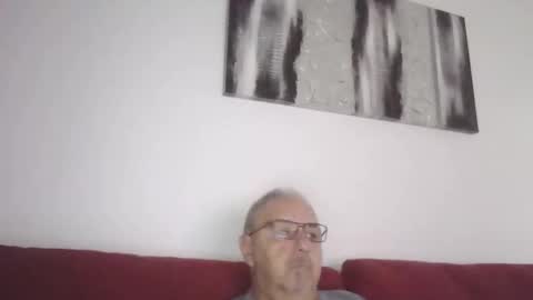 Snapshot of mambow99 chatting on 10/26/25, 02:34 OLDMANFREE online show from 10/26/25, 02:34