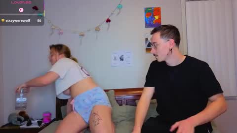 Snapshot of mamiclouds chatting on 10/26/25, 02:06 MamiCloudz online show from 10/26/25, 02:06