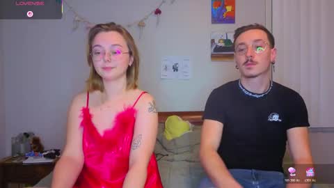 Snapshot of mamiclouds chatting on 10/29/25, 01:19 MamiCloudz online show from 10/29/25, 01:19