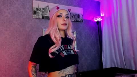 Snapshot of mamushka_ chatting on 04/27/26, 07:56 online show from 04/27/26, 07:56