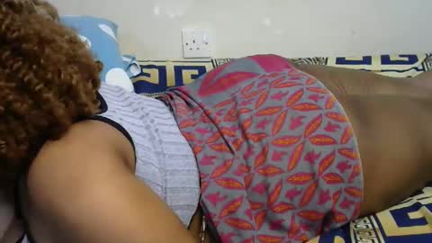 mamuuu_ online show from 12/17/25, 09:04