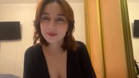 Mia online show from 12/18/25, 12:00