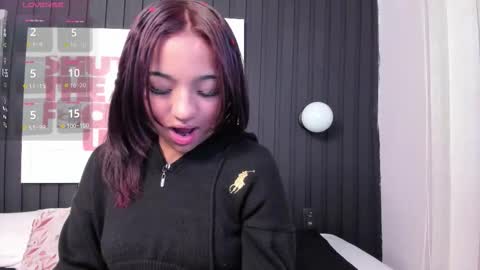 manelyk_evanss online show from 11/08/25, 11:10