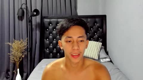 Snapshot of manofyour_lustxx chatting on 12/15/25, 01:26 MR. JAY online show from 12/15/25, 01:26