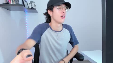 Manuel online show from 12/31/24, 12:15