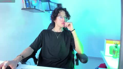 Manuel online show from 10/21/25, 02:45