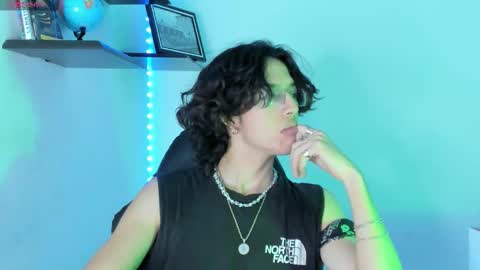 Manuel online show from 10/24/25, 03:03