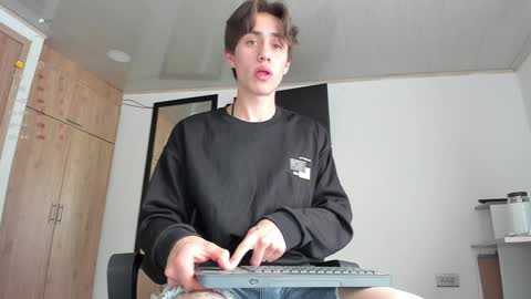 manucute 23  online show from 01/02/25, 04:35