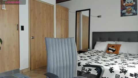 manucute 23  online show from 12/13/25, 08:04